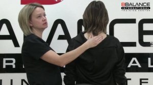 БОЛЬ МЕЖДУ ЛОПАТОК: как помочь себе тейпами