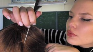 АСМР ОДНОКЛАССНИЦА КОПАЕТСЯ В ТВОИХ ВОЛОСАХ 💆🏼♀️