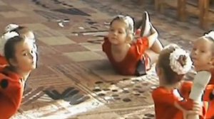 Танец "Божьи коровки" с элементами горизонтального пл?