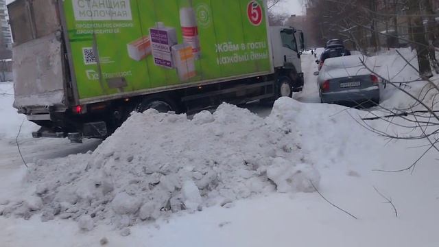 супер мега крутой водитель магазина Пятерочка или нев