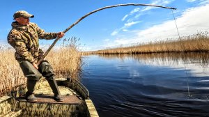 Рыбалка на сазана. Рыбалка 2025. Рыбалка на паук подъемник, рыбалка с лодки. Рыбалка весной.