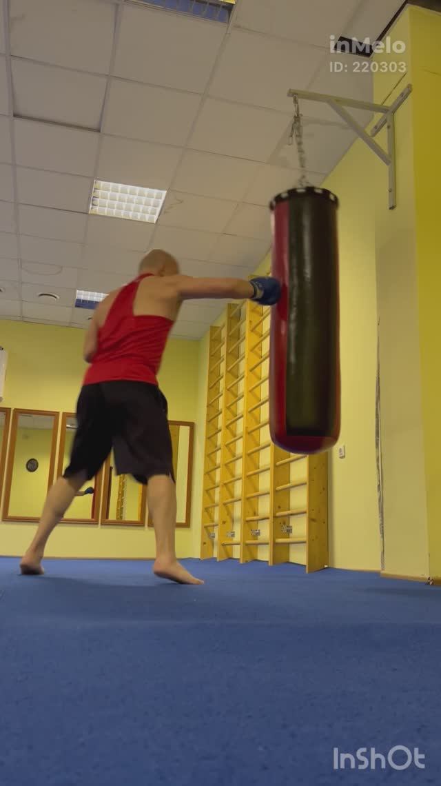 Легкая тренировка. Раскидал ручки.
#кикбоксинг #бокс #каратэ