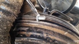 КАК СНЯТЬ ЗАДНИЙ ТОРМОЗНОЙ БАРАБАН?КОЛОДКИ УПИРАЮТСЯ