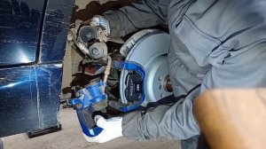 Замена задних колодок BMW с электро-суппортом без скане