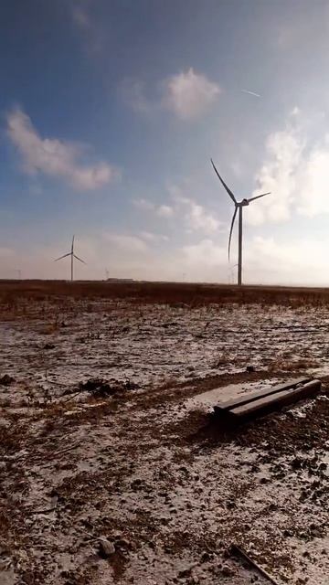 😁🐱🏍 Ветряные генераторы на поле в Краснодарском ? смотреть онлайн