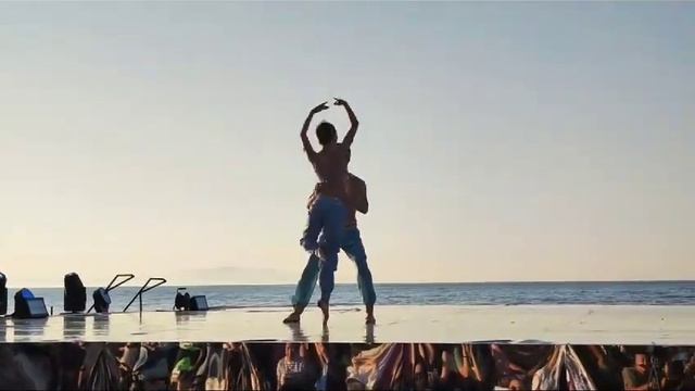 Шум волн, закат и балет смотреть онлайн