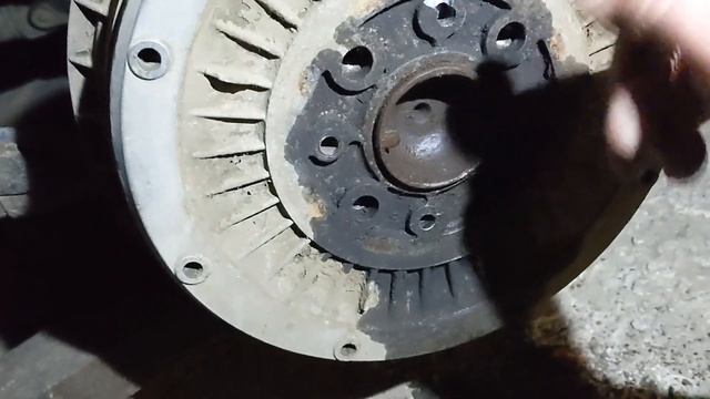 ВАЗ 2107. Как снять сильно прикипевшие тормозные бараба? смотреть онлайн