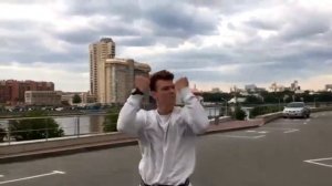 ❄️NILETTO танцует под песню Redmi между нами есть контакт❄