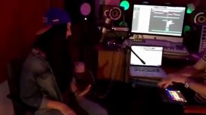 Ламбада девушка поет