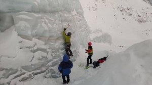 День на леднике Кашкаташ. Занятия школы ледолазания а?