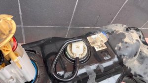 Как снять бак на Мерседес Спринтер W907