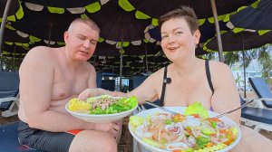 Мукбанг ШИКУЕМ на пляже в Паттайе! ОБЪЕДАЕМСЯ морепродуктов на море в Таиланде как НЕ В СЕБЯ! Влог