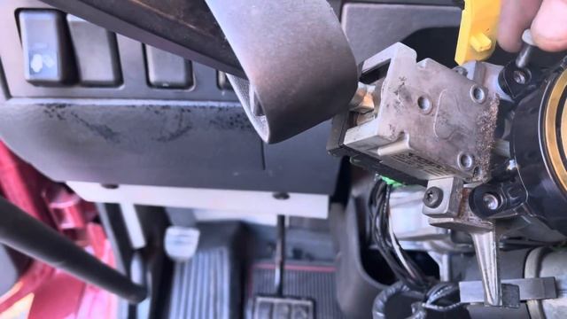 Дальнобой США. Меняем шлейф руля Volvo vnl. смотреть онлайн