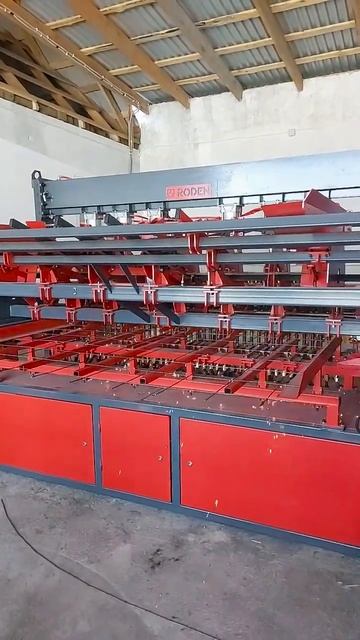 Станок для контактной сварки сетки PAL смотреть онлайн