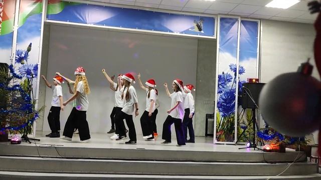 Новогодний музыкальный номер от 5 "Б" класса смотреть онлайн