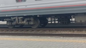 колёса пассажирского поезда