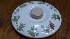 Ручка для крышки кастрюли.