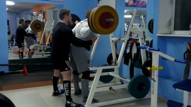 Авдокушин Павел. Присед 200 кг. на 2 раза. Клуб M-GYM (Киев)