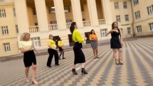 Женская кизомба-соло у концертного зала НПИ)))