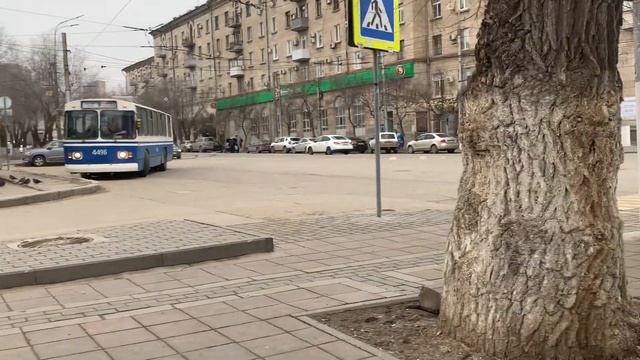 Волгоград Зиу-682 разворот на детском центре маршрут 9