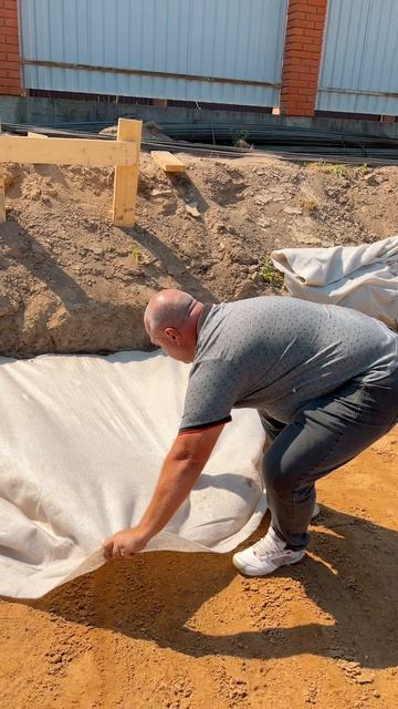 ЧТО ЛУЧШЕ УКЛАДЫВАТЬ ПОД ПЕСОК смотреть онлайн