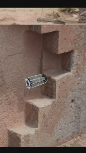 Древние следы от инструмента напоминающего фрезу в Тиауанако