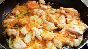 Куриное филе в сметане на сковороде. Простой и вкусный