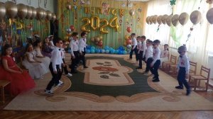Танец "Крутые пацаны" выпускной 2024