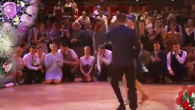 Как всё же красиво они танцуют! YouTube Band ODESSA Целуй, це? смотреть онлайн