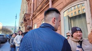 Сколько люди получают в СПБ? Профессии и зарплаты в 2025.