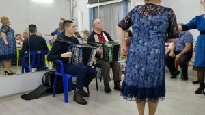 240310 Поют частушки под танец Цыганочка орловские жител