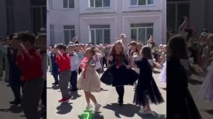 Зажигательный Флешмоб на выпускном в детском саду 2024