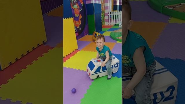 Лимпопо. детская игровая комната.
Ромочка играет