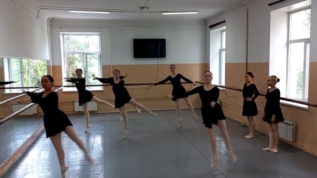 2 курс 2 семестр экзамен по классическому танцу