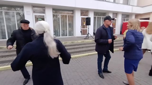 Женщина я не танцую...... 12.04.25 Гомель парк Луначарского ? смотреть онлайн