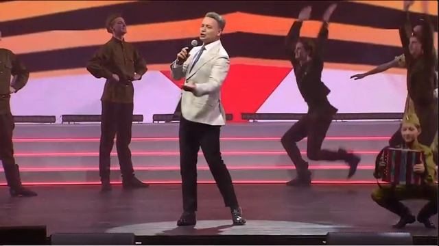 «Эх, Андрюша», исполняет народный артист России — Александр Олешко