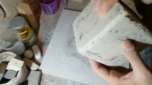 Полые предметы из оселкового мрамора.