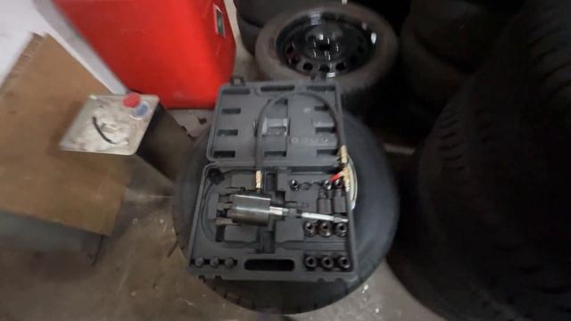 Ауди А4 2.0tdi вырвало топливную форсунку. смотреть онлайн