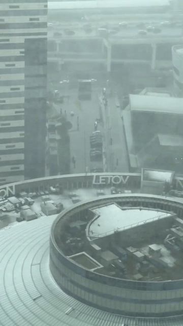 С первым снегом! Москва Сити заметает. смотреть онлайн