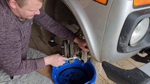 Нива Легенда, замена передних тормозных колодок.