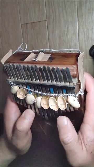 Ну просто виртуоз на калимбе! смотреть онлайн