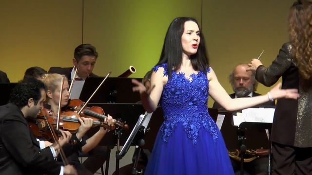 Marina Ber - Emmerich Kálmán Operette " Gräfin Mariza " Auftritt der Mariza - Hamburg Графи смотреть онлайн