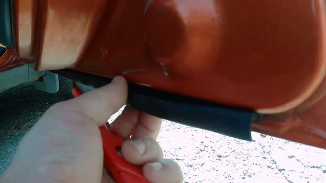 Веста Кросс 1.8/Устраняем звук - шелеста (песочка) в дверях на скорости смотреть онлайн