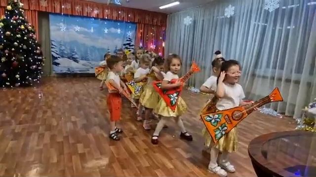 Танец с балалайками в младшей группе детского сада. смотреть онлайн