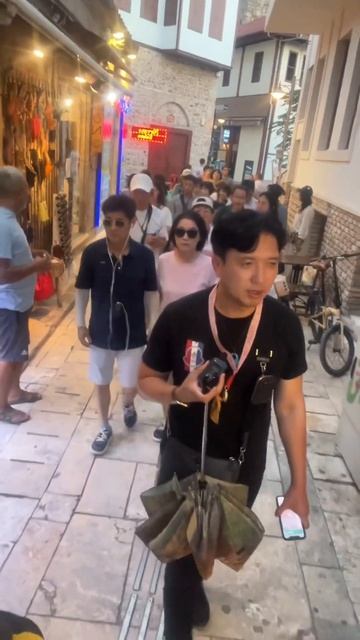 Водил Китайцев на экскурсию по Анталии смотреть онлайн