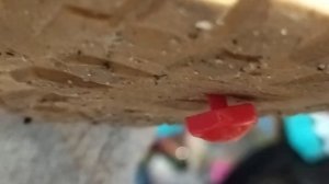 Детская мозаика воткнулась в подошву