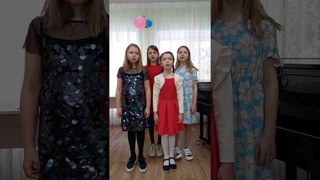 Мама.             сл.М.Пляцковского ,муз.Ю.Чичкова исполняют