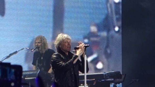 Bon Jovi - Livin' On A Prayer @ Лужники, Moscow 31.05.2019 смотреть онлайн