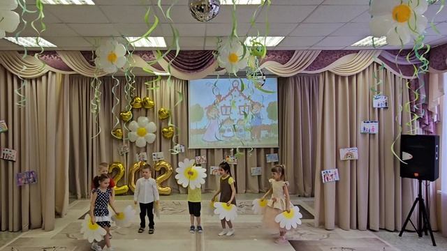 танец "А ромашковое поле зацвело", группа "Белоснежка" ( смотреть онлайн