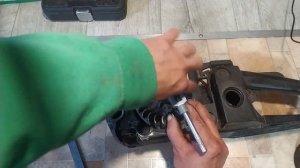 Как снять магнит бензопилы, примитивный съёмник.